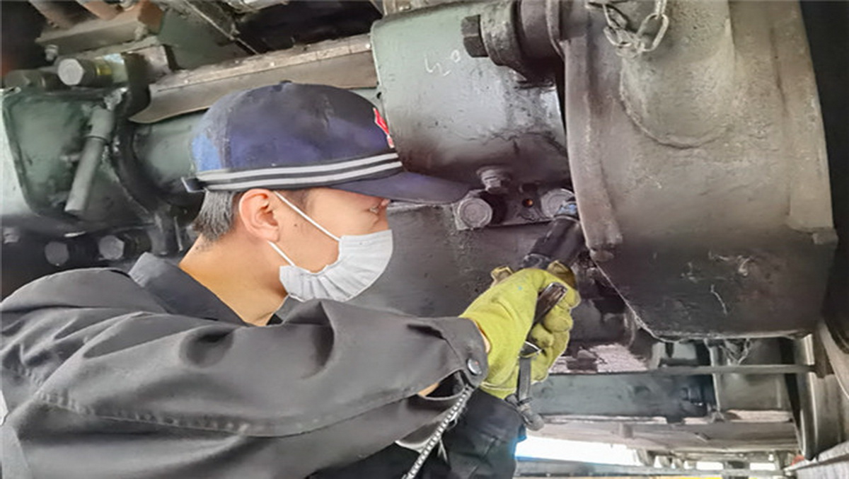 包神鐵路機務分公司隱患排查決戰年末安全