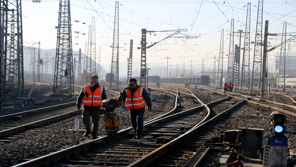 包神鐵路神朔公司開啟冬季鋼軌“防斷”模式沖刺四季度