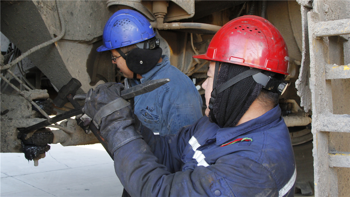 準能集團設備維修中心緊盯嚴防沖刺全年任務目標