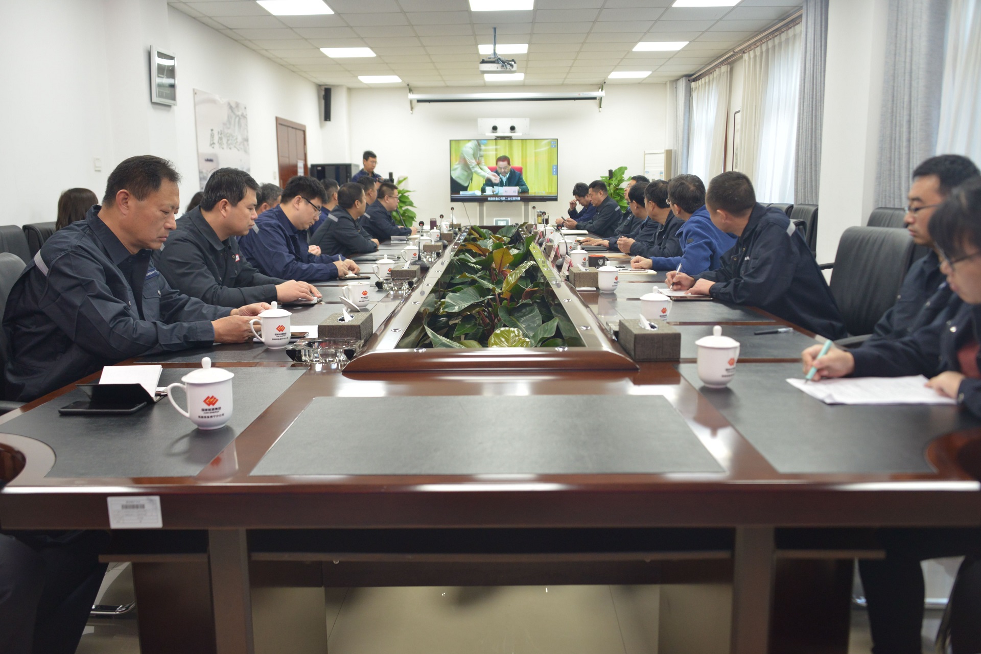 鐵路裝備肅寧分公司召開學習貫徹黨的十九屆五中全會會議